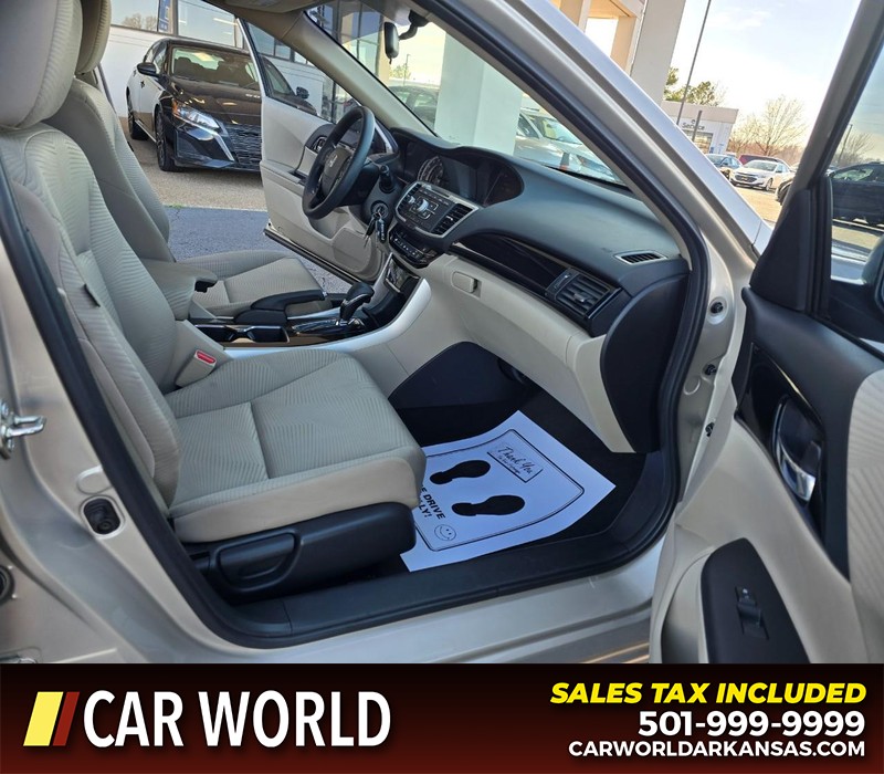 Honda Accord Sedan Vehicle Full-screen Gallery Image 11