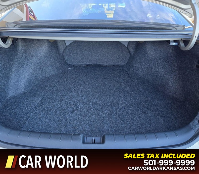 Honda Accord Sedan Vehicle Full-screen Gallery Image 13