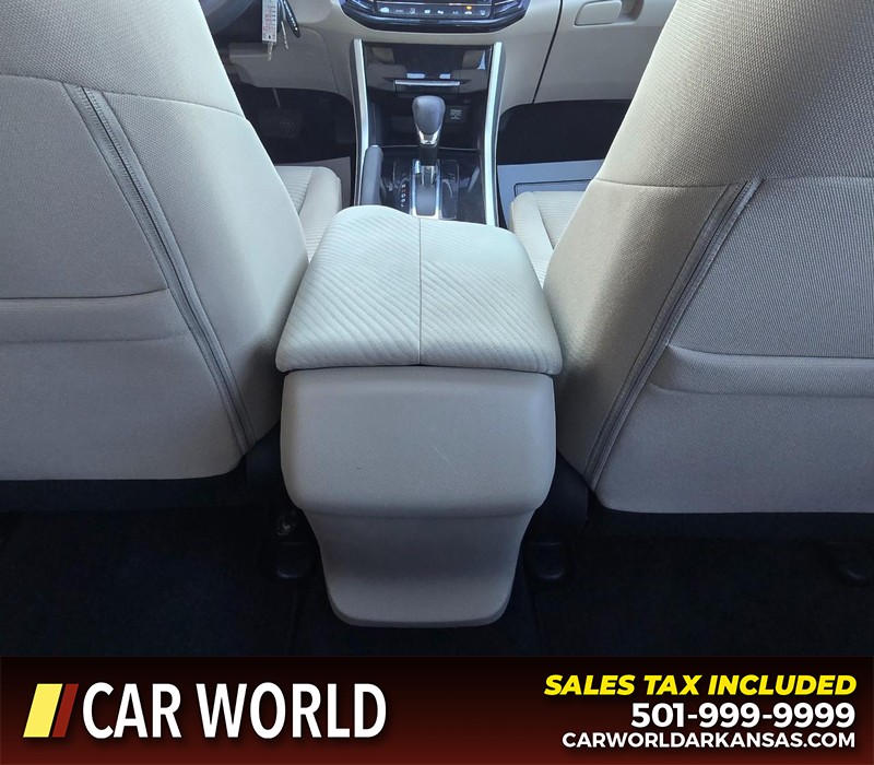 Honda Accord Sedan Vehicle Full-screen Gallery Image 18