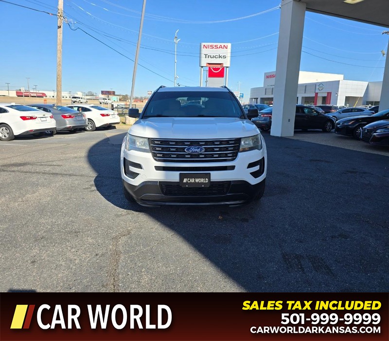 Ford Explorer Vehicle Full-screen Gallery Image 2