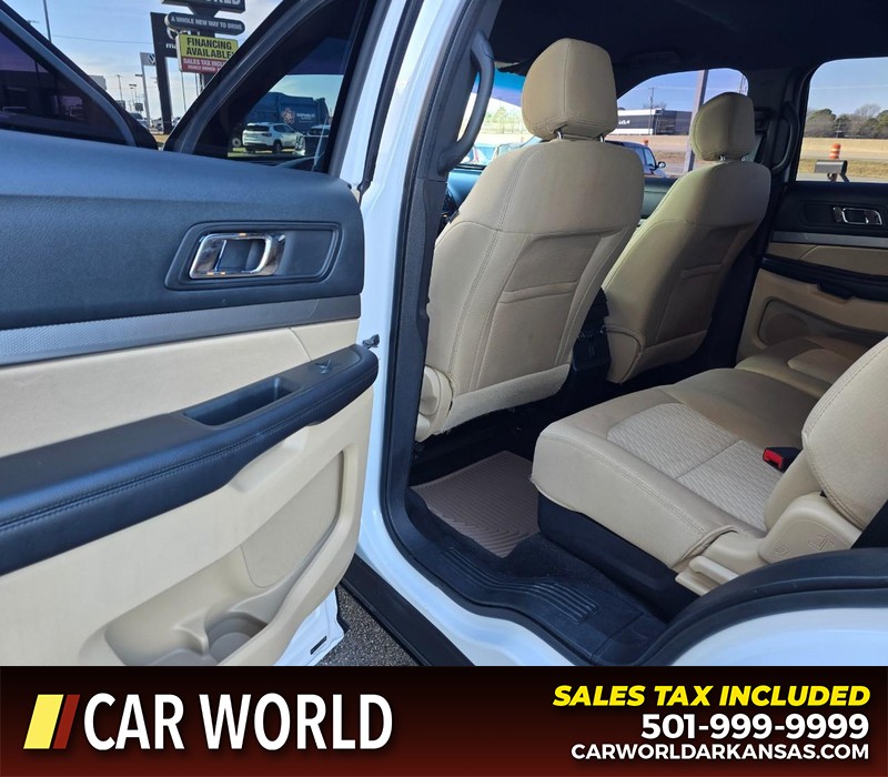 Ford Explorer Vehicle Full-screen Gallery Image 9