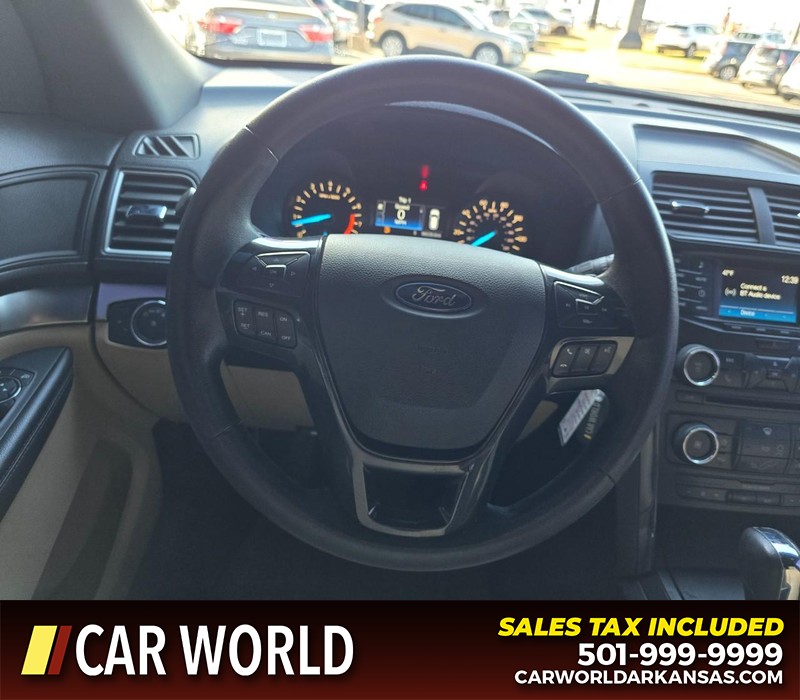 Ford Explorer Vehicle Full-screen Gallery Image 18