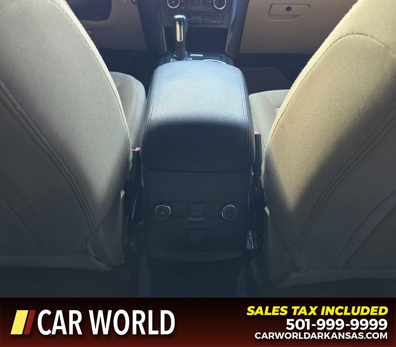 Ford Explorer Vehicle Full-screen Gallery Image 22