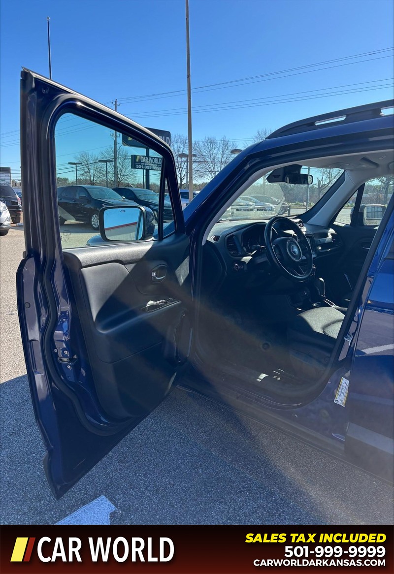 Jeep Renegade Vehicle Full-screen Gallery Image 12