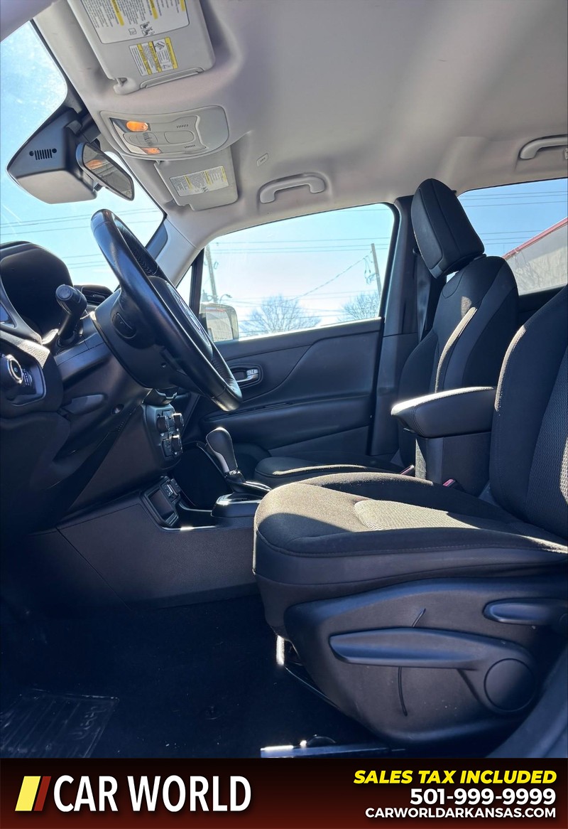 Jeep Renegade Vehicle Full-screen Gallery Image 13