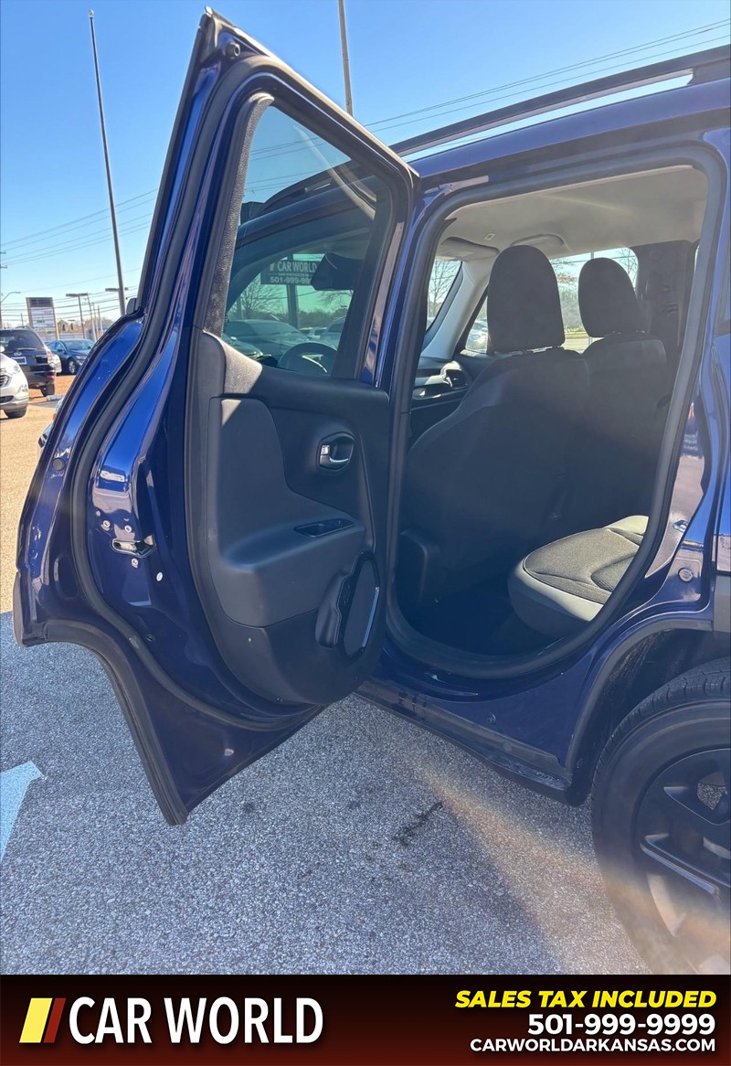 Jeep Renegade Vehicle Full-screen Gallery Image 14