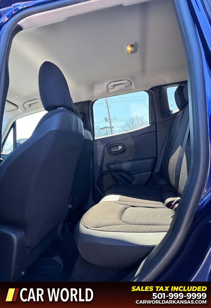 Jeep Renegade Vehicle Full-screen Gallery Image 15