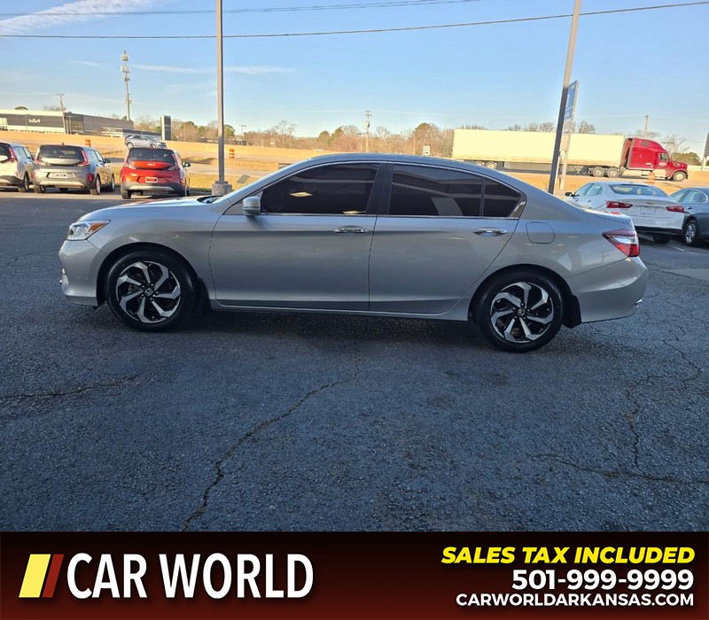 Honda Accord Sedan Vehicle Full-screen Gallery Image 4