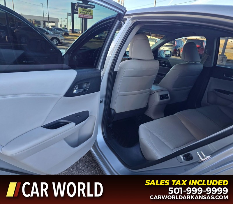 Honda Accord Sedan Vehicle Full-screen Gallery Image 9