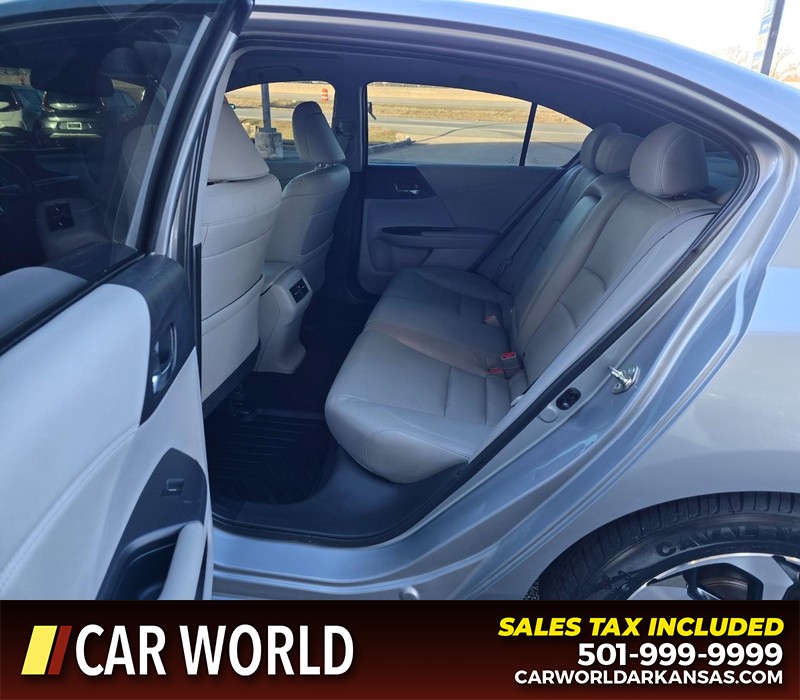 Honda Accord Sedan Vehicle Full-screen Gallery Image 10