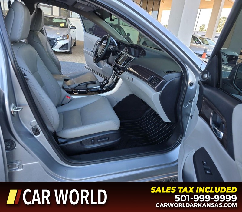 Honda Accord Sedan Vehicle Full-screen Gallery Image 11