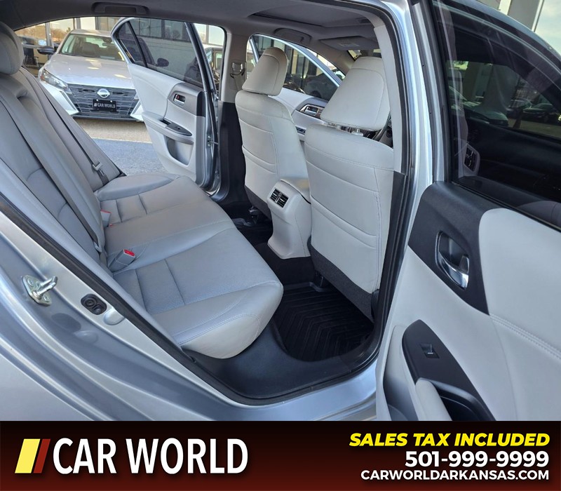 Honda Accord Sedan Vehicle Full-screen Gallery Image 12