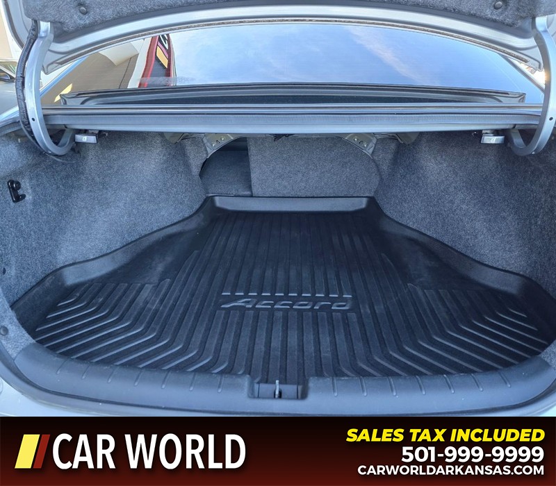 Honda Accord Sedan Vehicle Full-screen Gallery Image 14