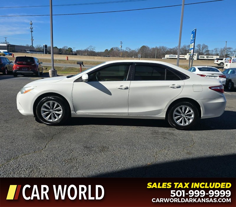 Toyota Camry Vehicle Full-screen Gallery Image 4