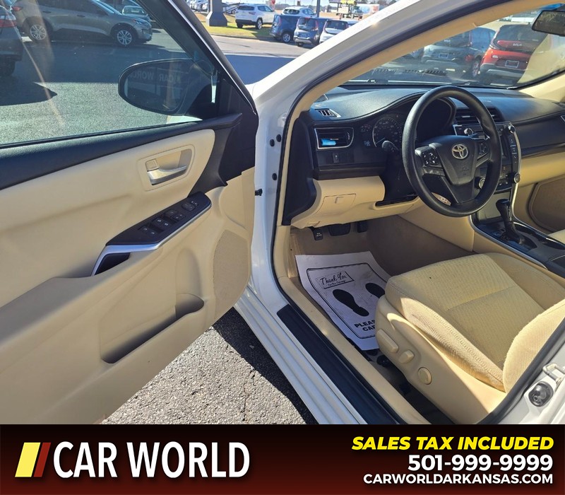 Toyota Camry Vehicle Full-screen Gallery Image 7