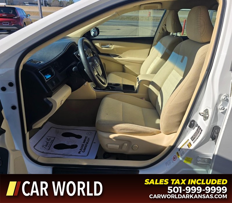 Toyota Camry Vehicle Full-screen Gallery Image 8