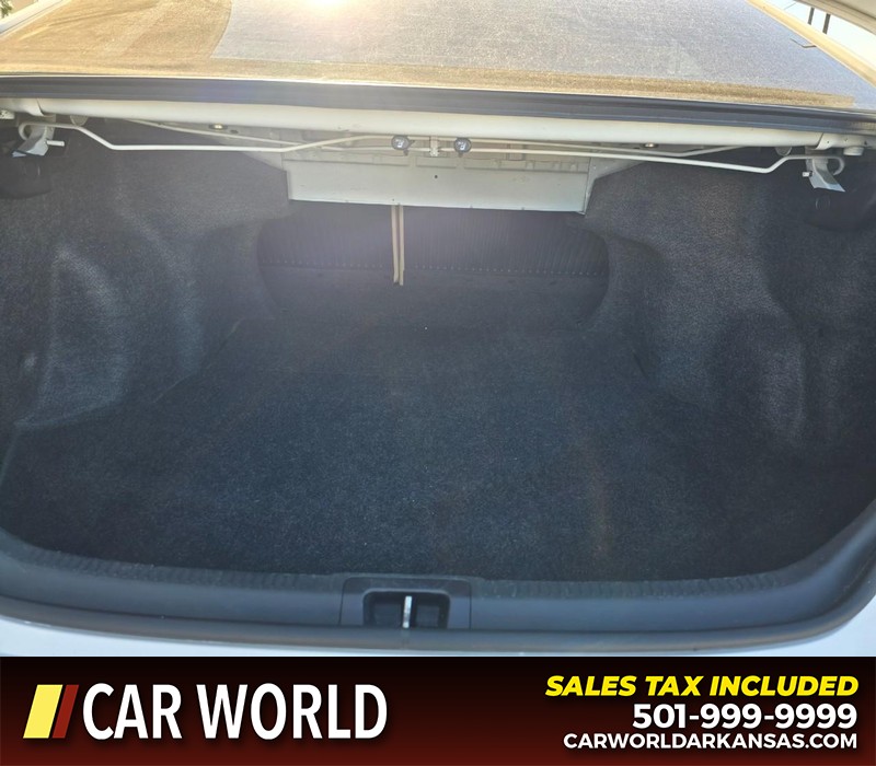 Toyota Camry Vehicle Full-screen Gallery Image 13