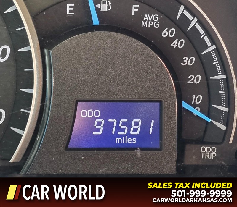 Toyota Camry Vehicle Full-screen Gallery Image 16