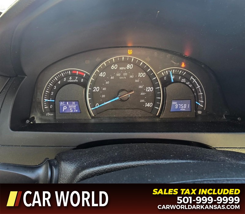 Toyota Camry Vehicle Full-screen Gallery Image 17