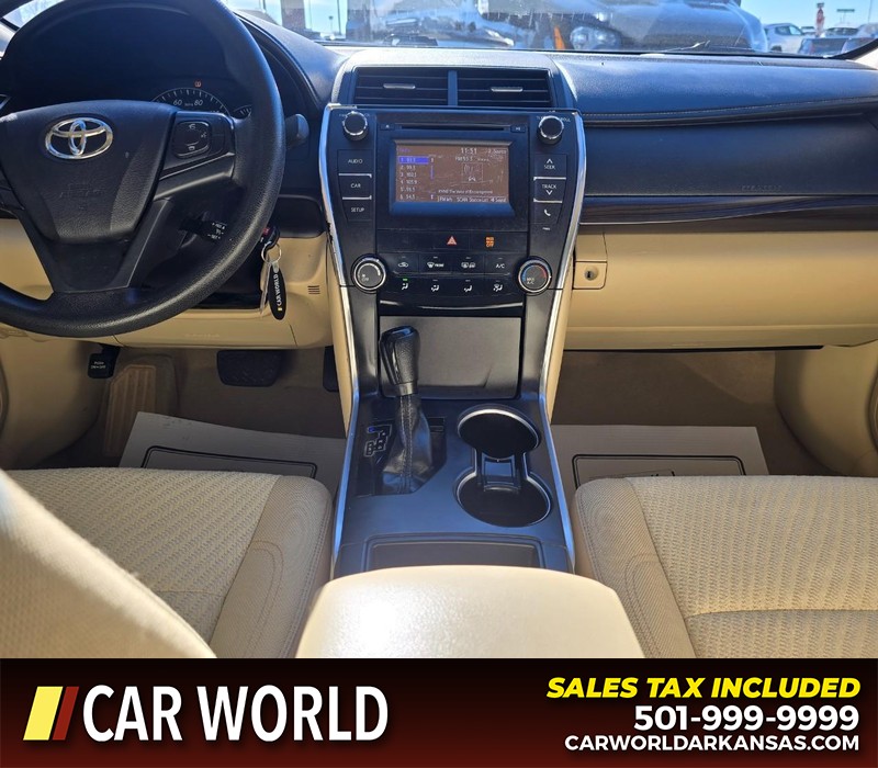 Toyota Camry Vehicle Full-screen Gallery Image 18