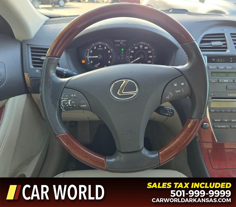 Lexus ES 350 Vehicle Full-screen Gallery Image 15