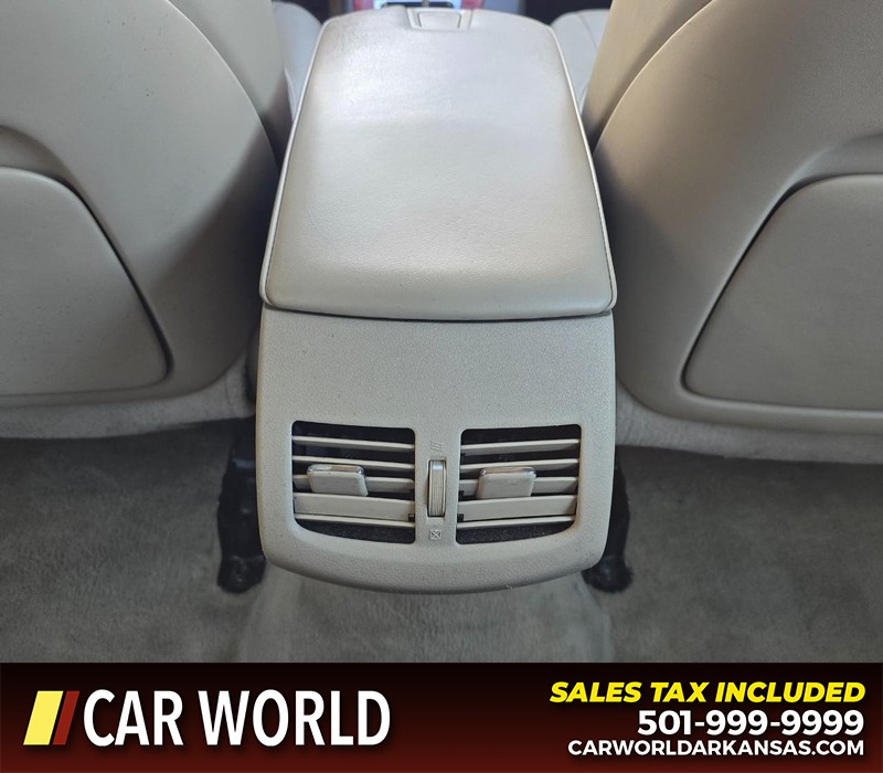 Lexus ES 350 Vehicle Full-screen Gallery Image 20