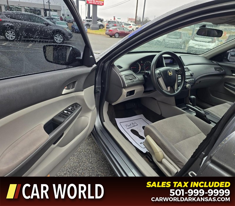 Honda Accord Sedan Vehicle Full-screen Gallery Image 7