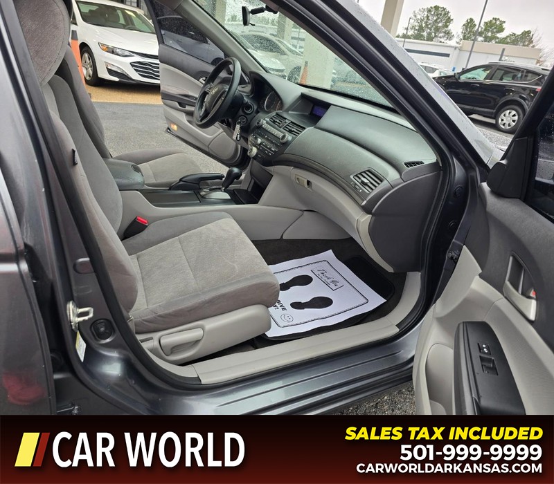 Honda Accord Sedan Vehicle Full-screen Gallery Image 11