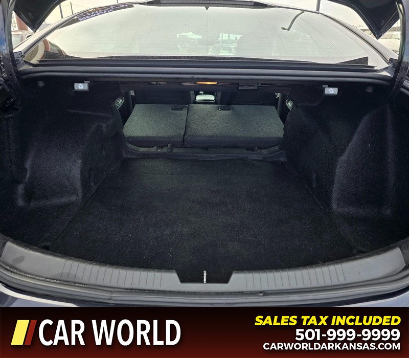 Chevrolet Malibu Vehicle Full-screen Gallery Image 14