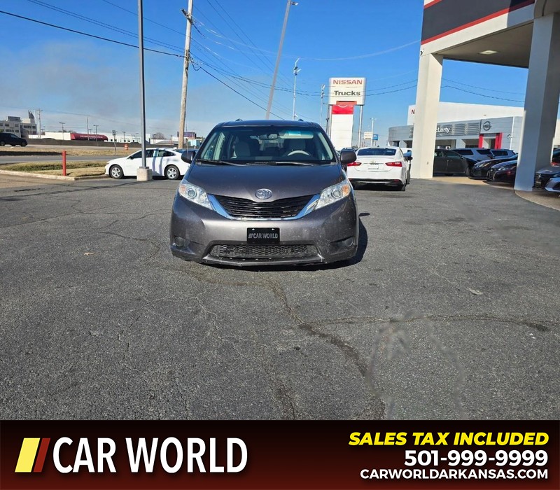 Toyota Sienna Vehicle Full-screen Gallery Image 2