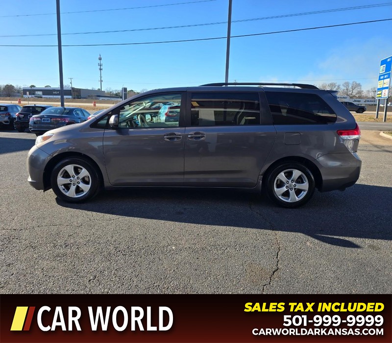 Toyota Sienna Vehicle Full-screen Gallery Image 4