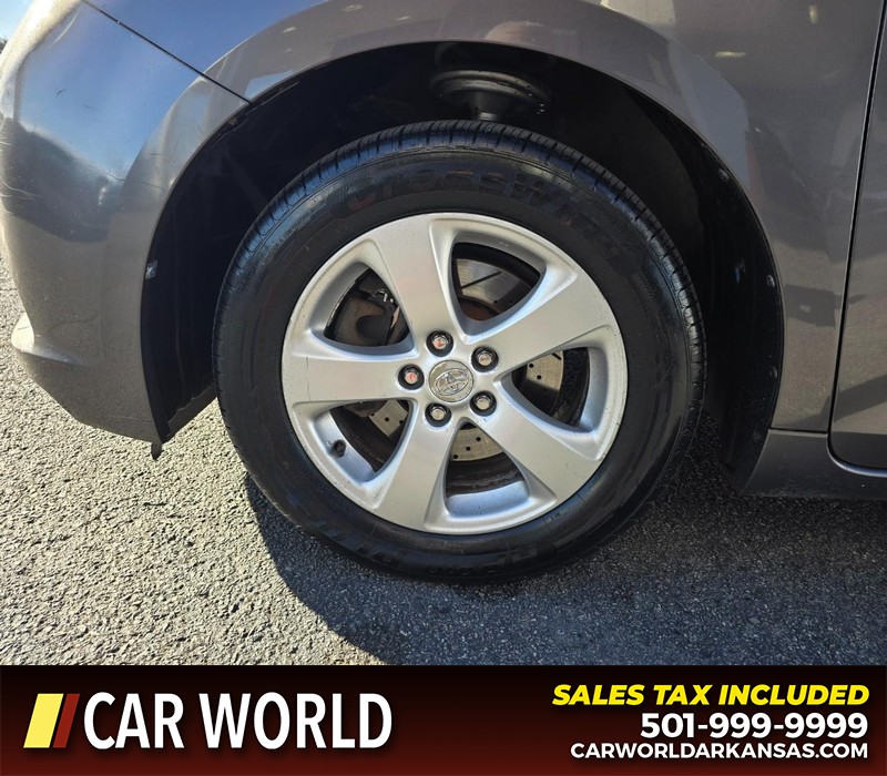 Toyota Sienna Vehicle Full-screen Gallery Image 6