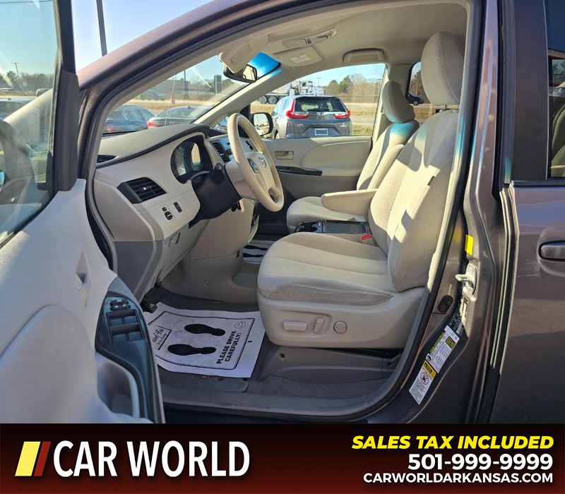 Toyota Sienna Vehicle Full-screen Gallery Image 8