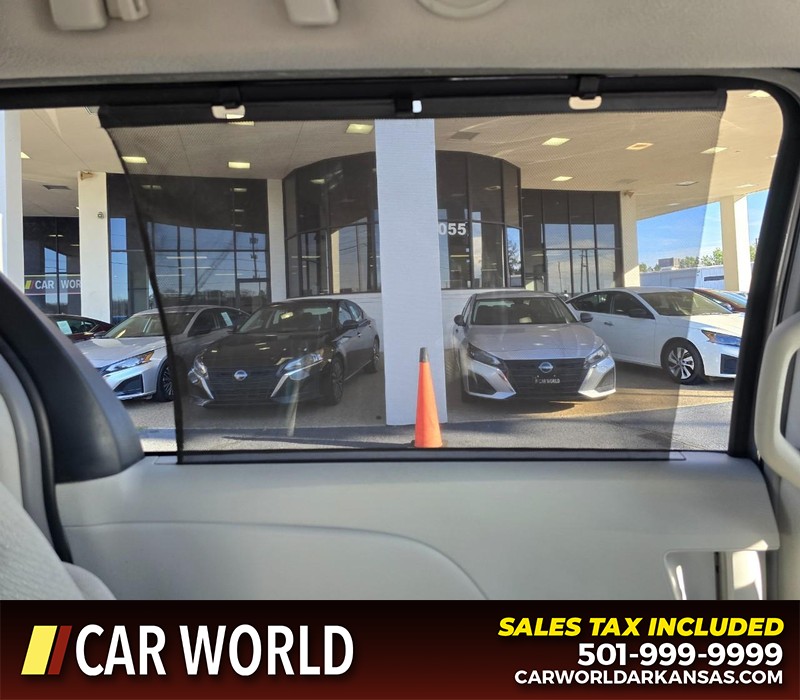 Toyota Sienna Vehicle Full-screen Gallery Image 9