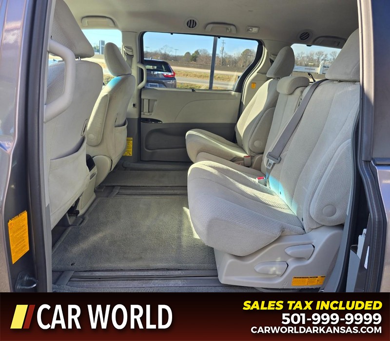Toyota Sienna Vehicle Full-screen Gallery Image 10