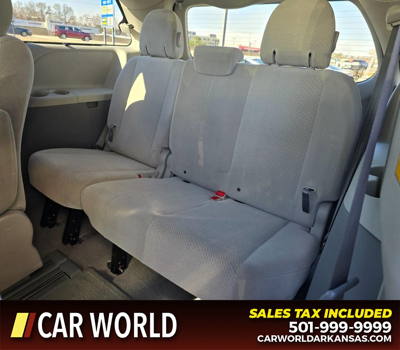 Toyota Sienna Vehicle Full-screen Gallery Image 11