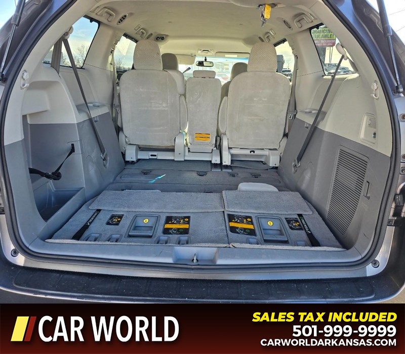 Toyota Sienna Vehicle Full-screen Gallery Image 18