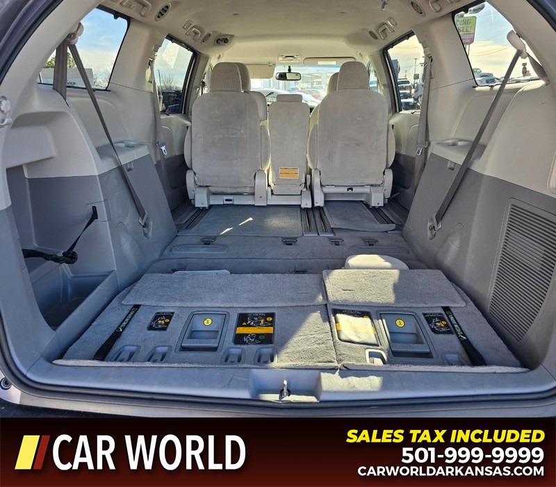Toyota Sienna Vehicle Full-screen Gallery Image 19