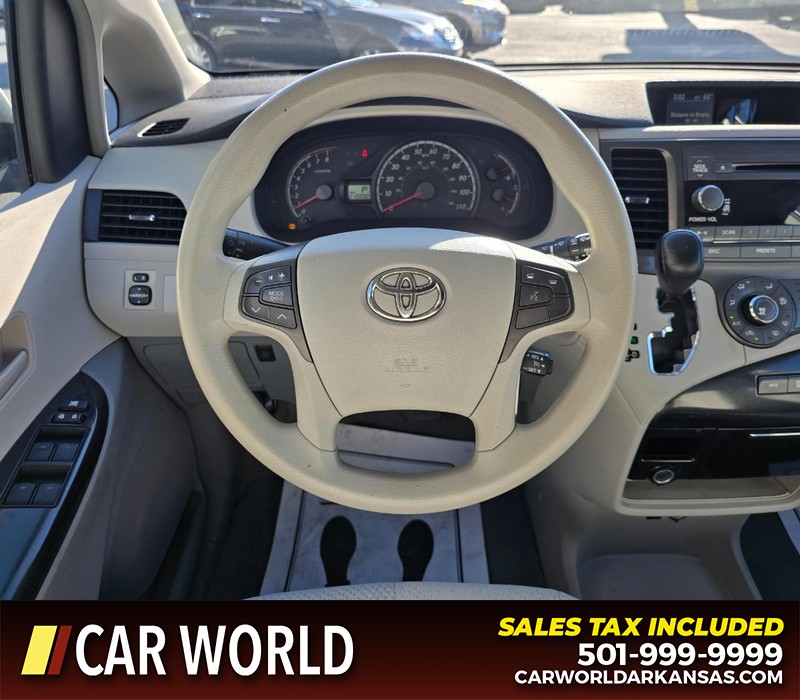 Toyota Sienna Vehicle Full-screen Gallery Image 20