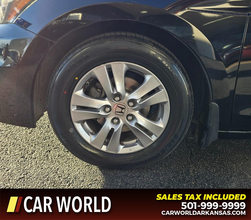 Honda Accord Sedan Vehicle Full-screen Gallery Image 6