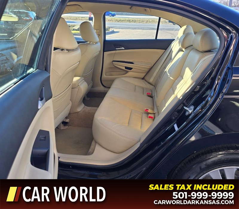 Honda Accord Sedan Vehicle Full-screen Gallery Image 10