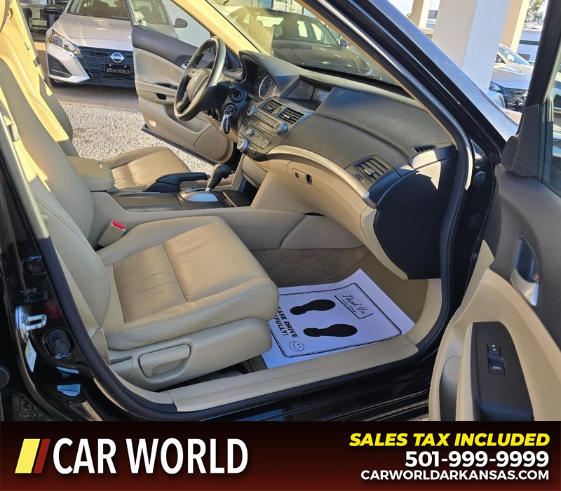 Honda Accord Sedan Vehicle Full-screen Gallery Image 11