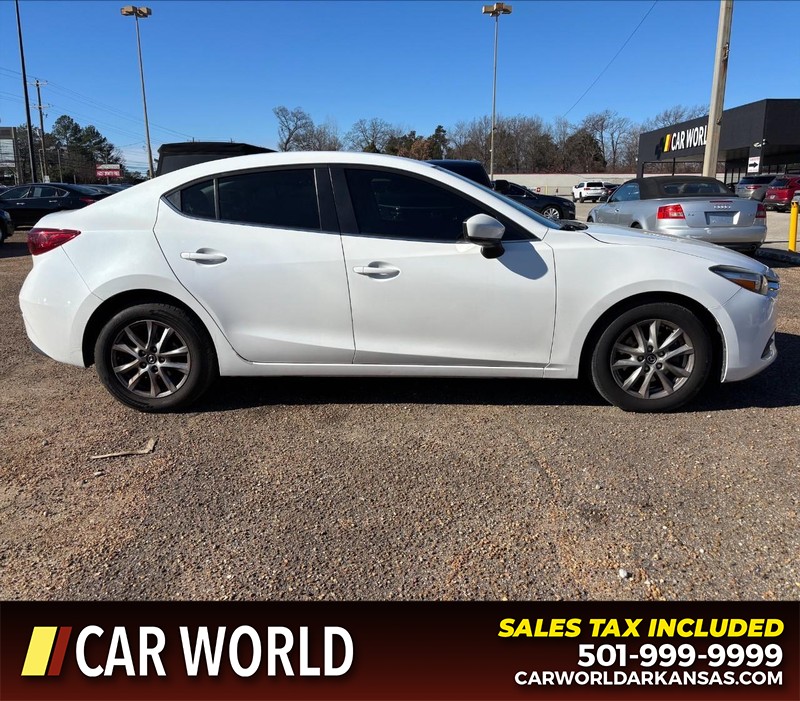 Mazda MAZDA3 4-Door Vehicle Full-screen Gallery Image 2