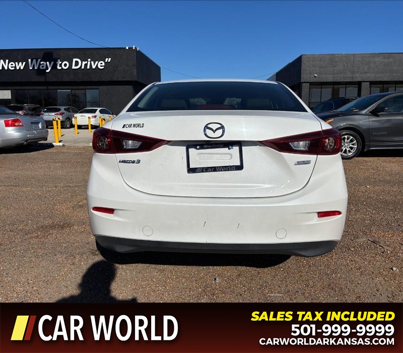 Mazda MAZDA3 4-Door Vehicle Full-screen Gallery Image 4