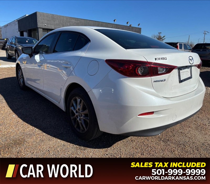 Mazda MAZDA3 4-Door Vehicle Full-screen Gallery Image 7