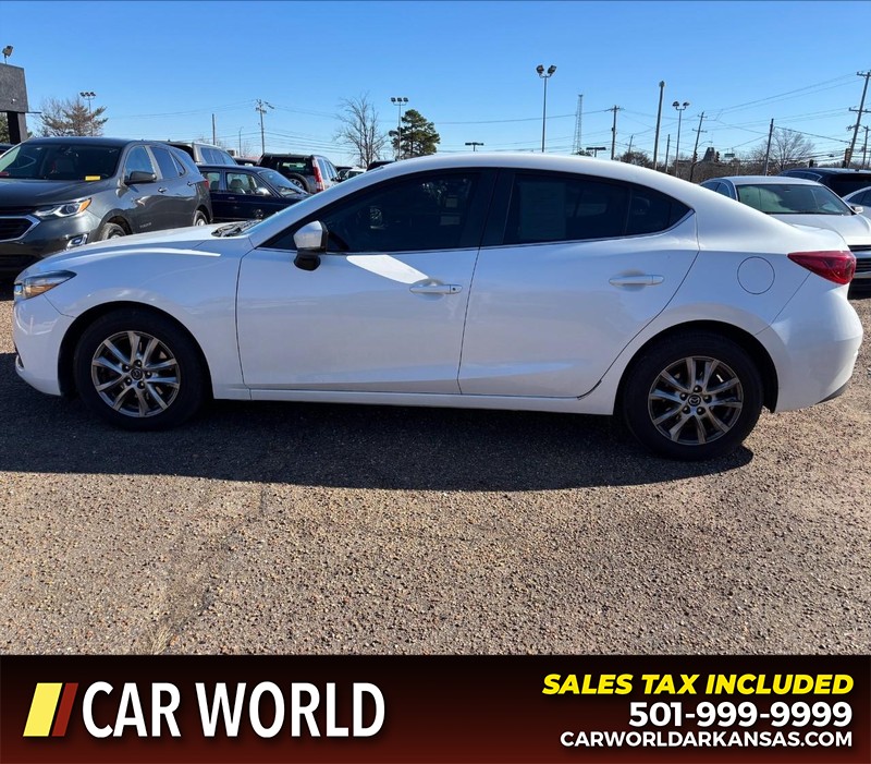 Mazda MAZDA3 4-Door Vehicle Full-screen Gallery Image 8