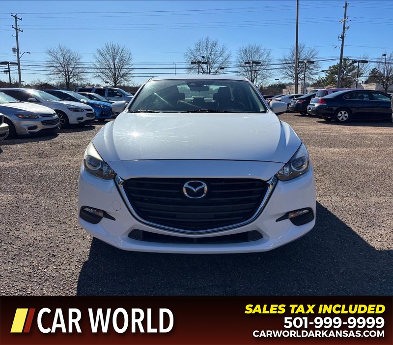 Mazda MAZDA3 4-Door Vehicle Full-screen Gallery Image 10