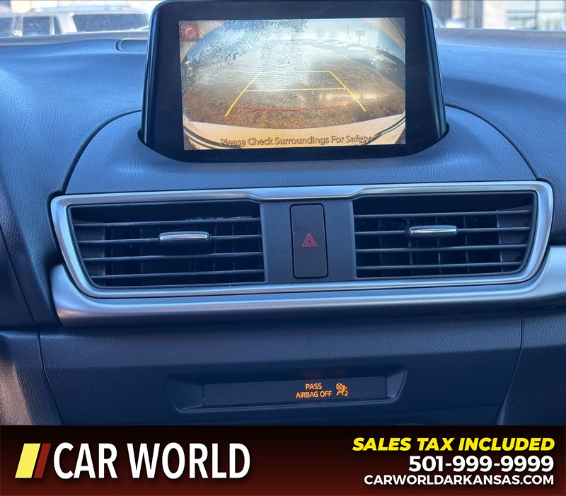 Mazda MAZDA3 4-Door Vehicle Full-screen Gallery Image 18