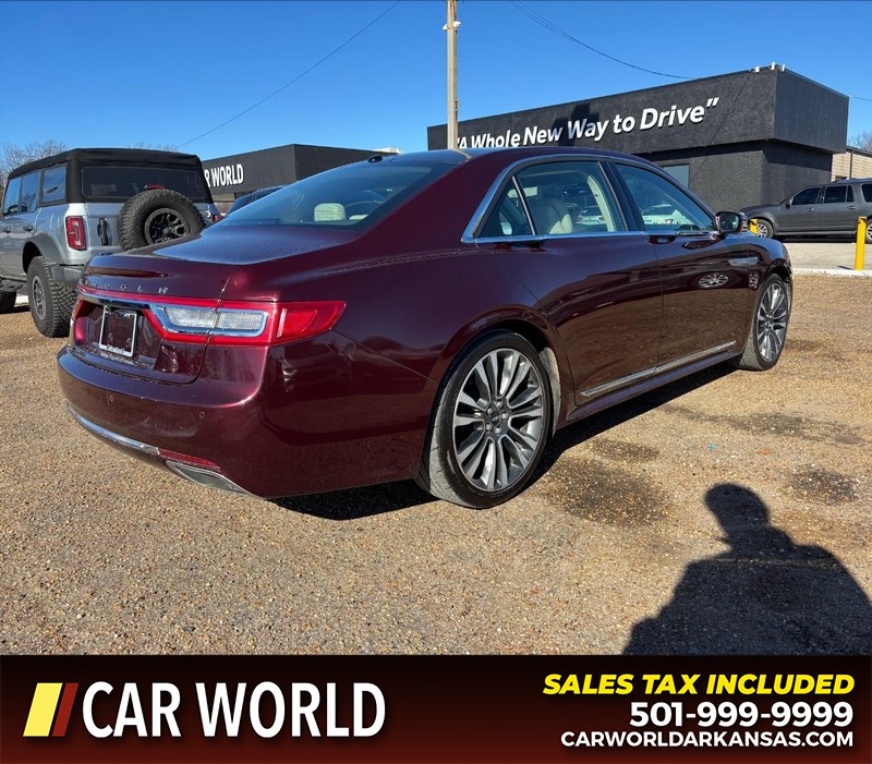 Lincoln Continental Vehicle Full-screen Gallery Image 3