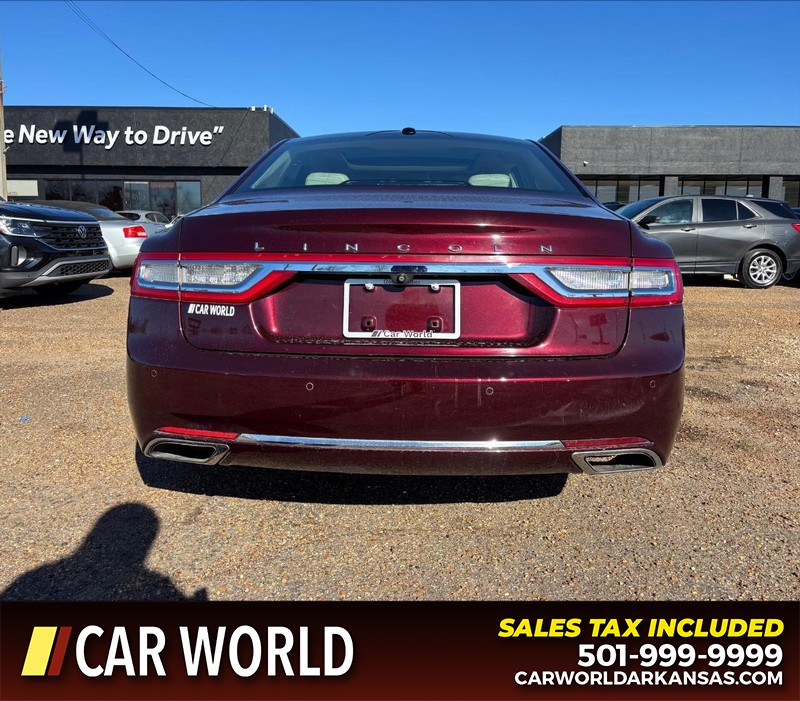 Lincoln Continental Vehicle Full-screen Gallery Image 4